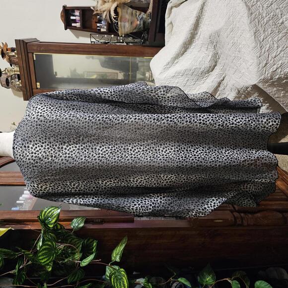 Emme Jordan Beach White Leopard Print Cover Up - Picture 3 of 11